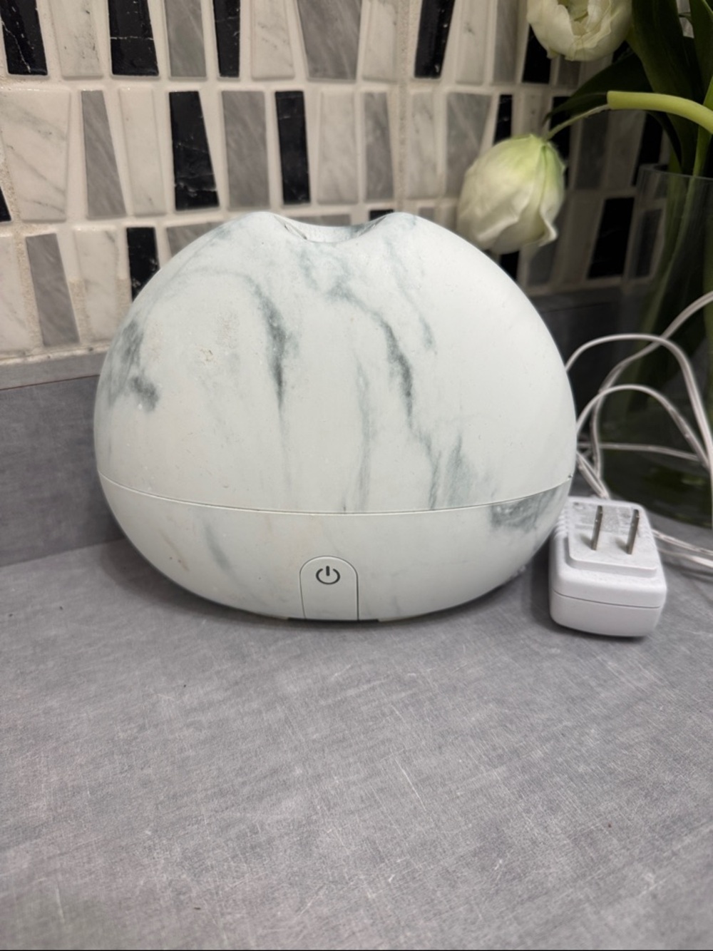 Saje Aroma Breeze Marble-Pattern Oil Diffuser - White & Gray